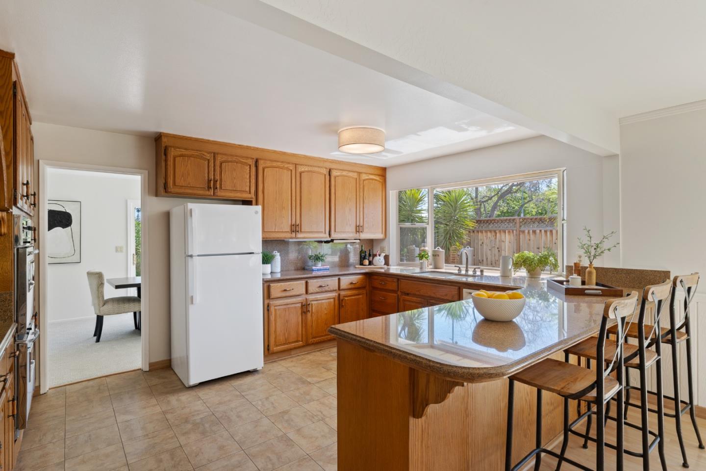 Detail Gallery Image 10 of 28 For 1102 Blue Lake Sq, Mountain View,  CA 94040 - 4 Beds | 2/1 Baths