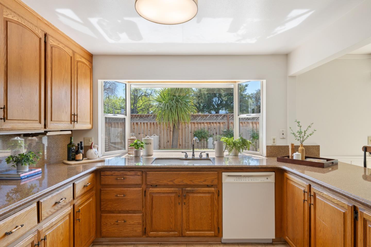Detail Gallery Image 12 of 28 For 1102 Blue Lake Sq, Mountain View,  CA 94040 - 4 Beds | 2/1 Baths