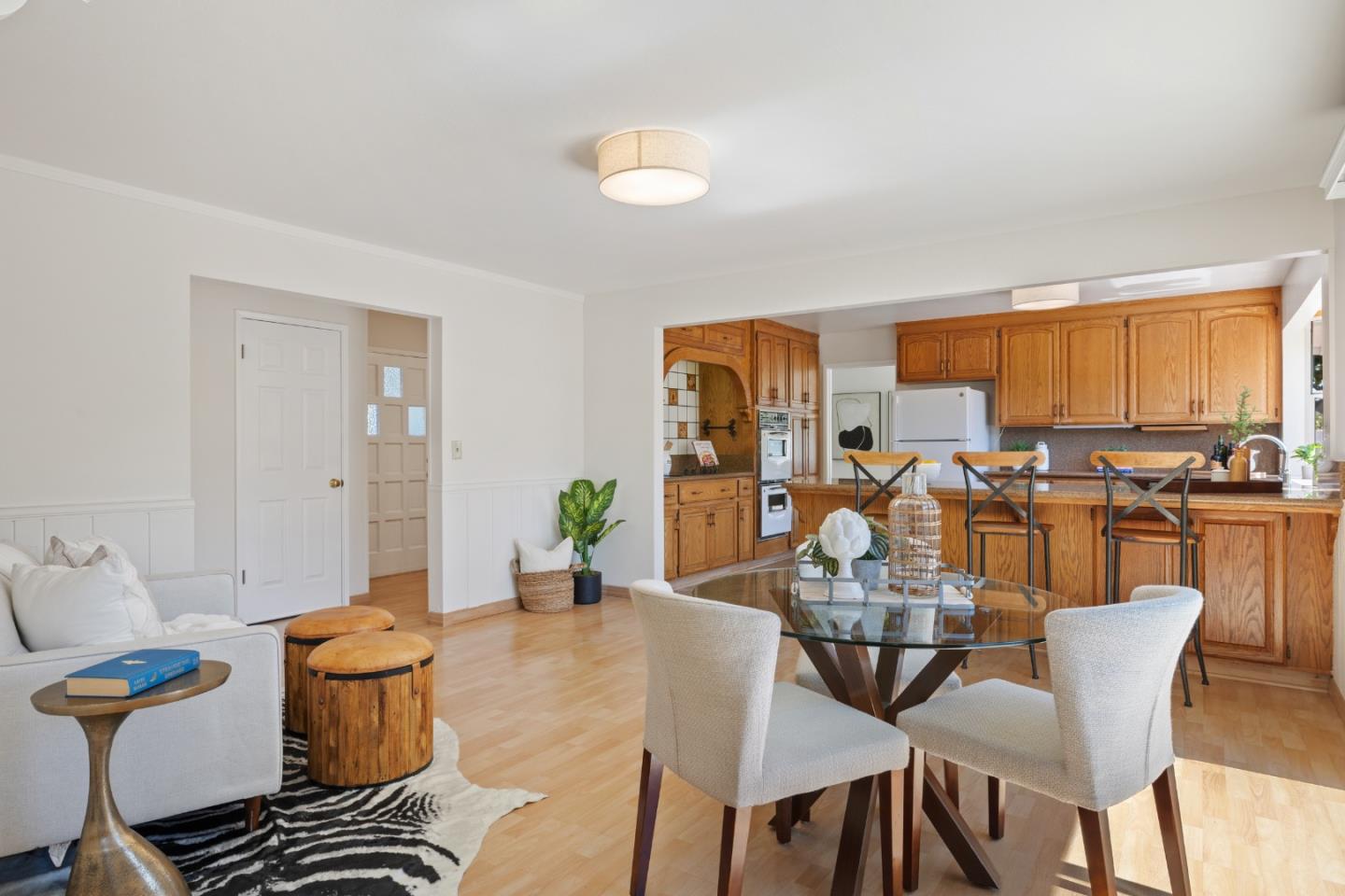 Detail Gallery Image 13 of 28 For 1102 Blue Lake Sq, Mountain View,  CA 94040 - 4 Beds | 2/1 Baths