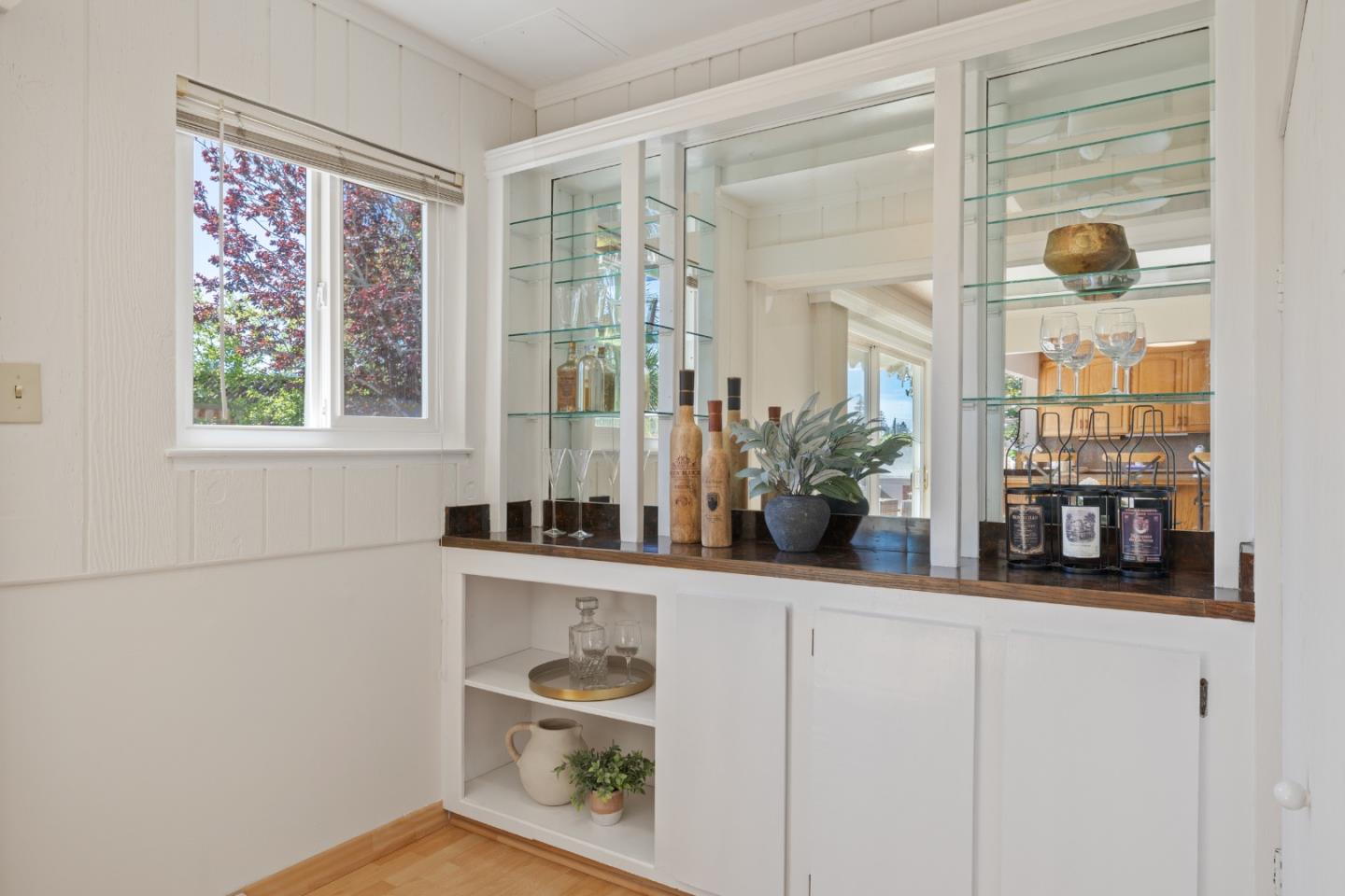 Detail Gallery Image 15 of 28 For 1102 Blue Lake Sq, Mountain View,  CA 94040 - 4 Beds | 2/1 Baths