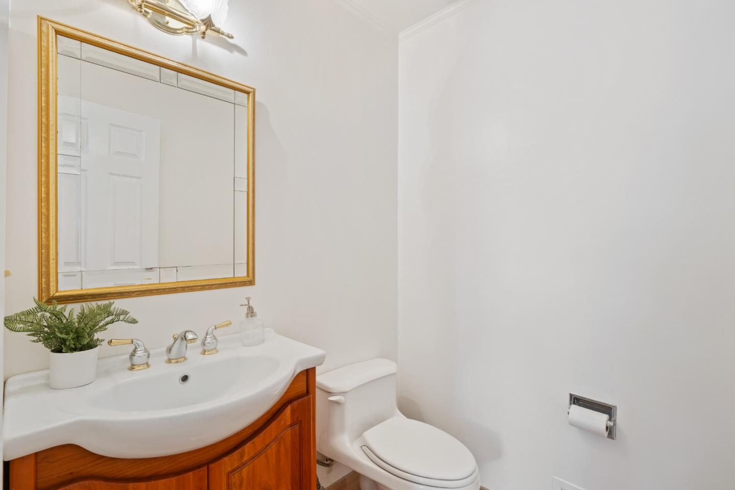 Detail Gallery Image 16 of 28 For 1102 Blue Lake Sq, Mountain View,  CA 94040 - 4 Beds | 2/1 Baths