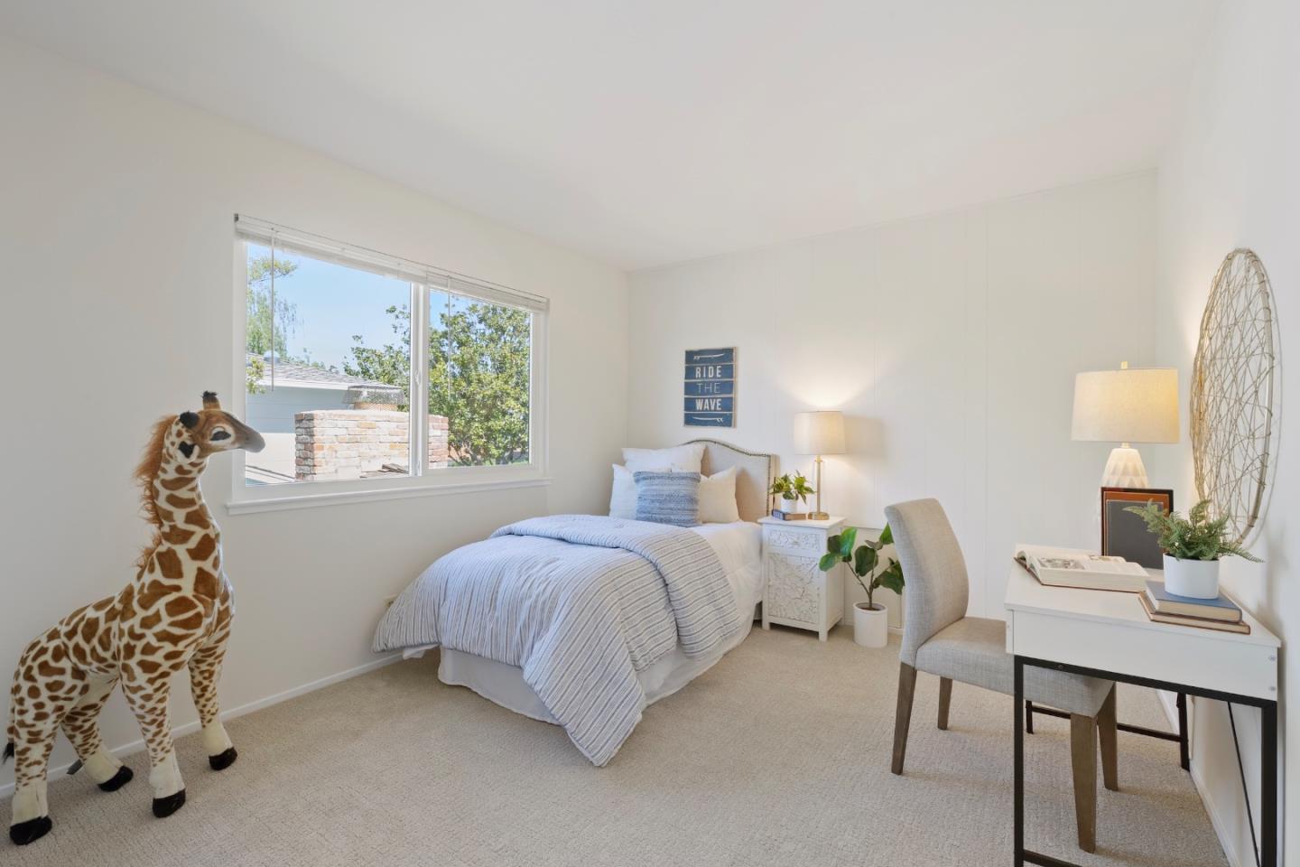 Detail Gallery Image 18 of 28 For 1102 Blue Lake Sq, Mountain View,  CA 94040 - 4 Beds | 2/1 Baths