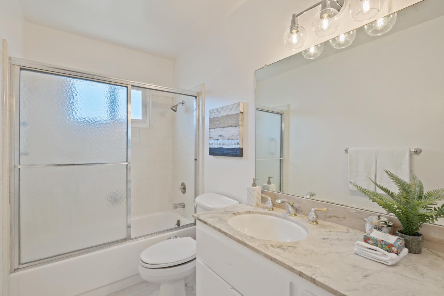 Detail Gallery Image 20 of 28 For 1102 Blue Lake Sq, Mountain View,  CA 94040 - 4 Beds | 2/1 Baths