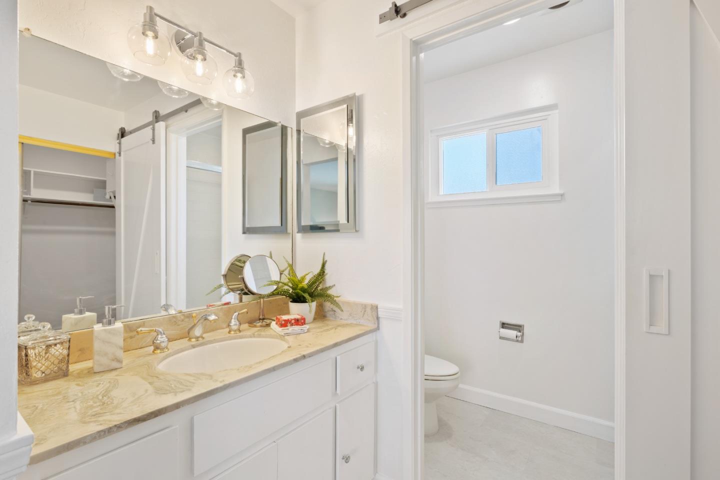 Detail Gallery Image 22 of 28 For 1102 Blue Lake Sq, Mountain View,  CA 94040 - 4 Beds | 2/1 Baths