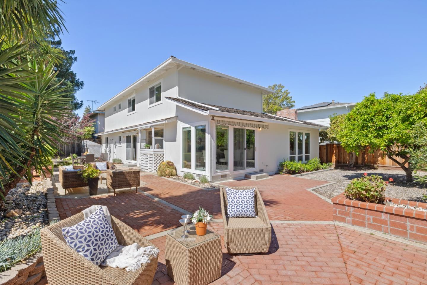 Detail Gallery Image 26 of 28 For 1102 Blue Lake Sq, Mountain View,  CA 94040 - 4 Beds | 2/1 Baths