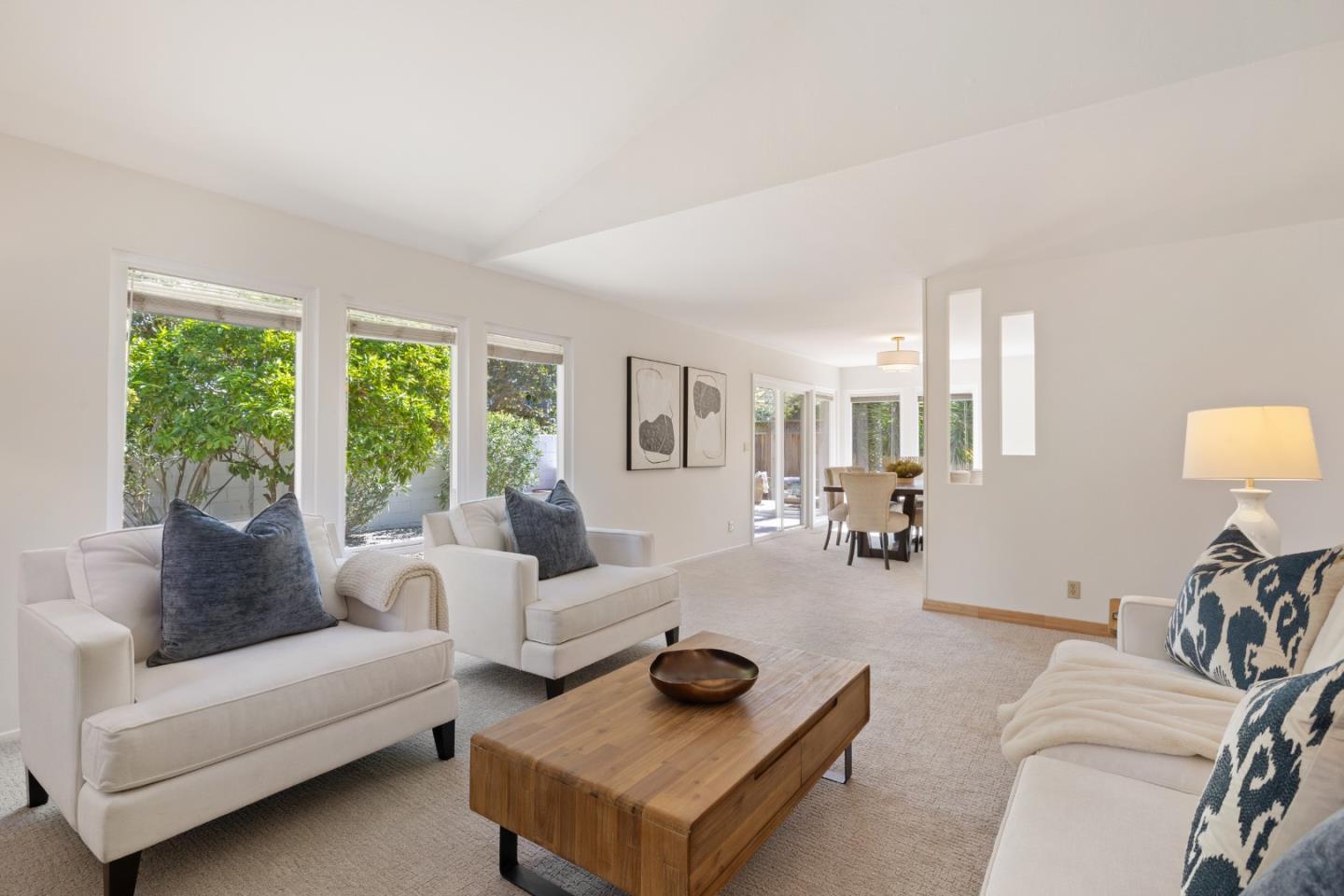 Detail Gallery Image 6 of 28 For 1102 Blue Lake Sq, Mountain View,  CA 94040 - 4 Beds | 2/1 Baths