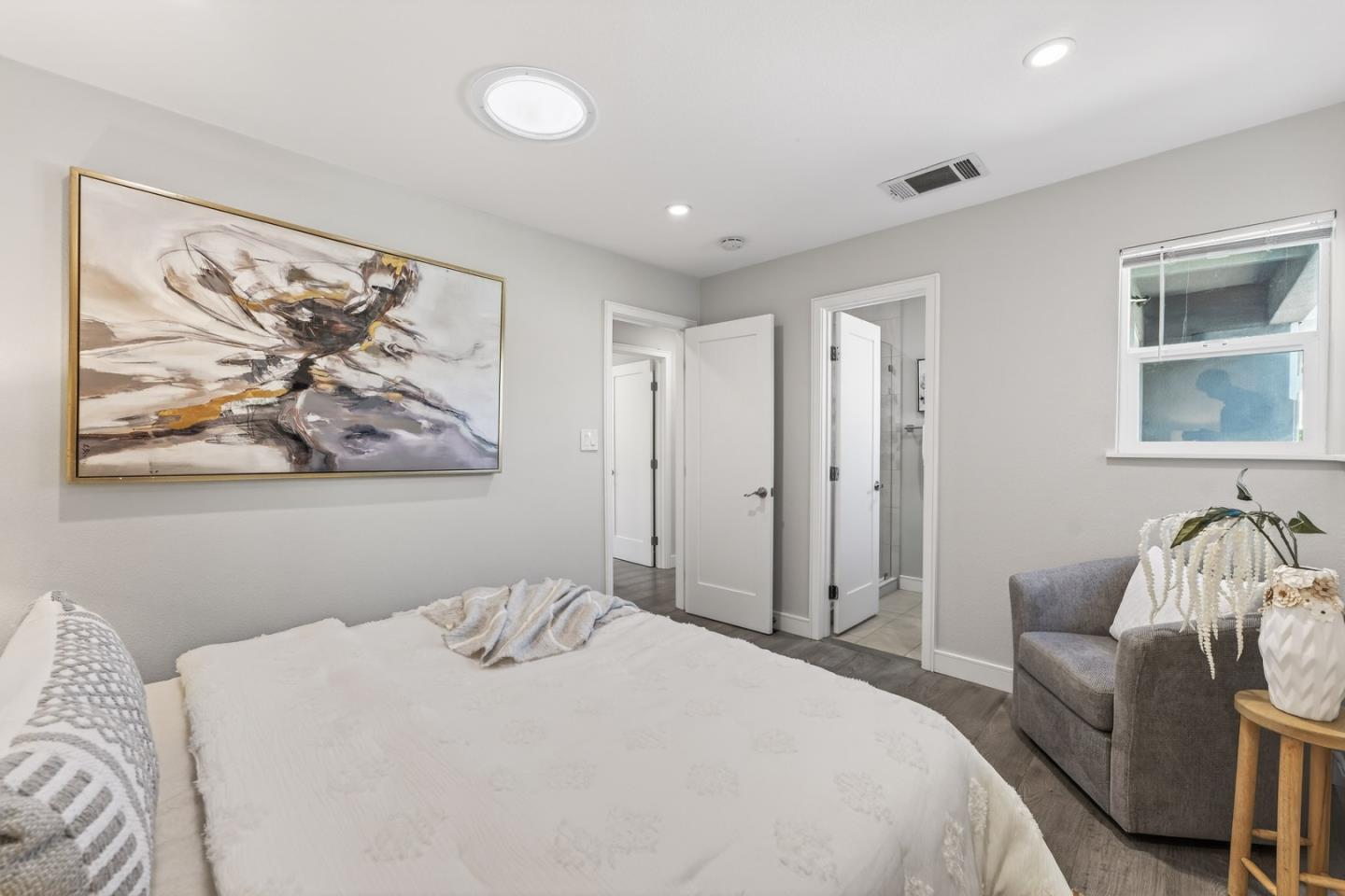 Detail Gallery Image 14 of 26 For 5657 Rotterdam Ln, San Jose,  CA 95118 - 4 Beds | 2 Baths