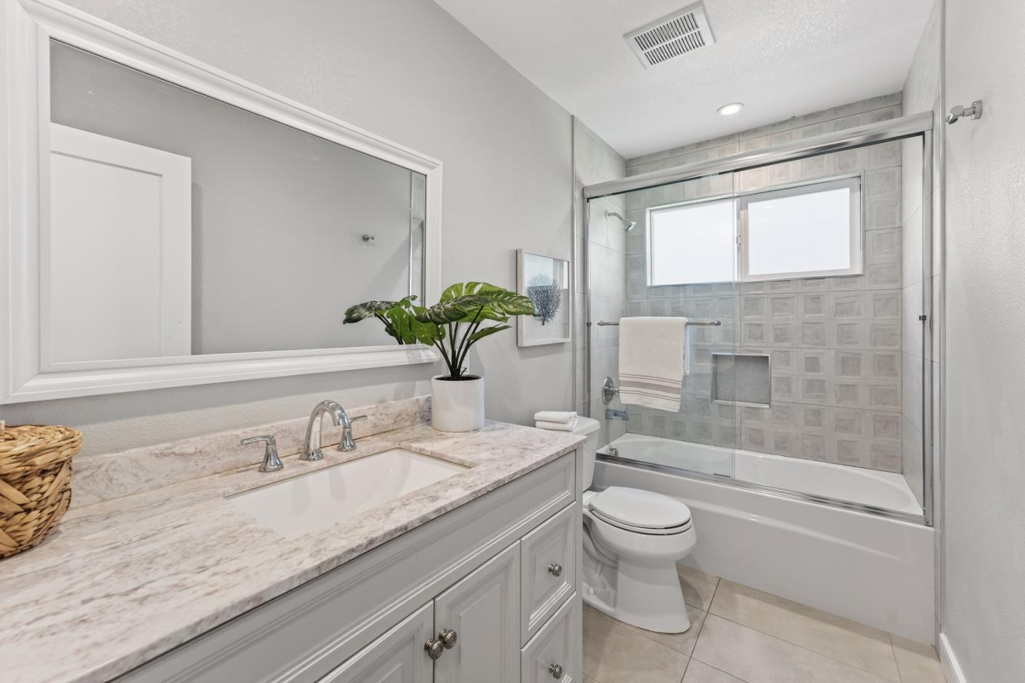 Detail Gallery Image 18 of 26 For 5657 Rotterdam Ln, San Jose,  CA 95118 - 4 Beds | 2 Baths