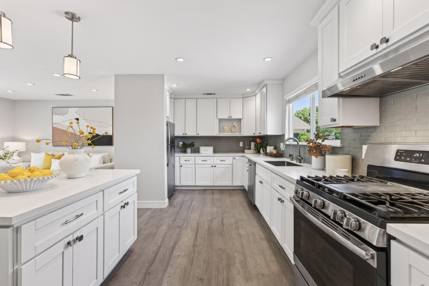 Detail Gallery Image 4 of 26 For 5657 Rotterdam Ln, San Jose,  CA 95118 - 4 Beds | 2 Baths