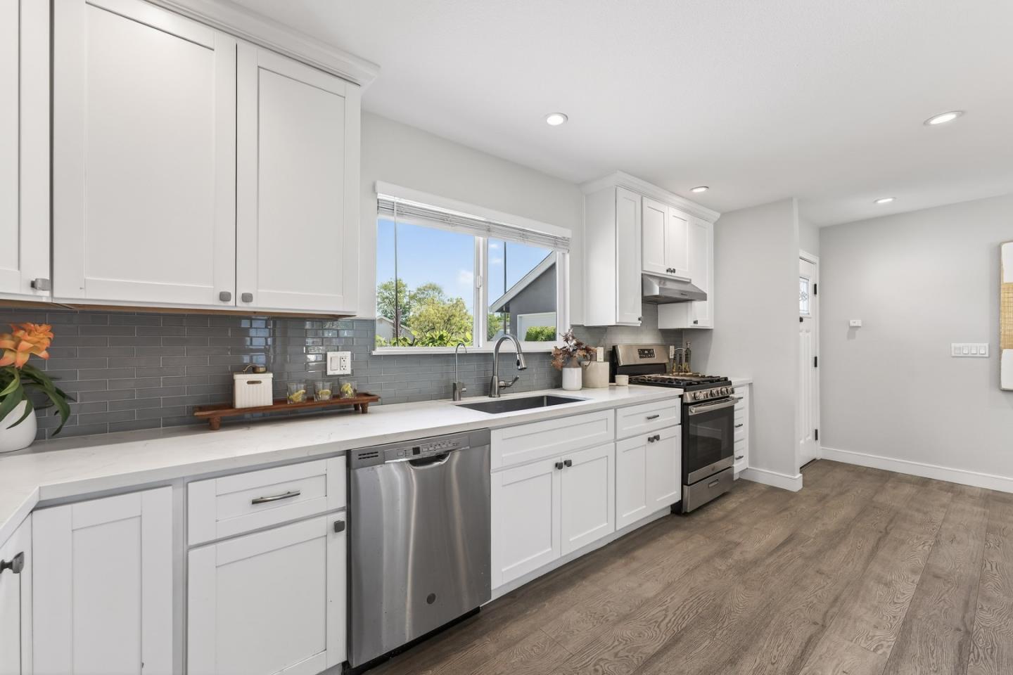 Detail Gallery Image 5 of 26 For 5657 Rotterdam Ln, San Jose,  CA 95118 - 4 Beds | 2 Baths