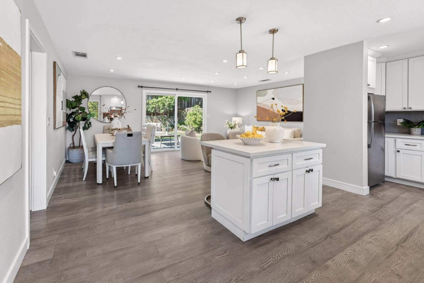 Detail Gallery Image 8 of 26 For 5657 Rotterdam Ln, San Jose,  CA 95118 - 4 Beds | 2 Baths