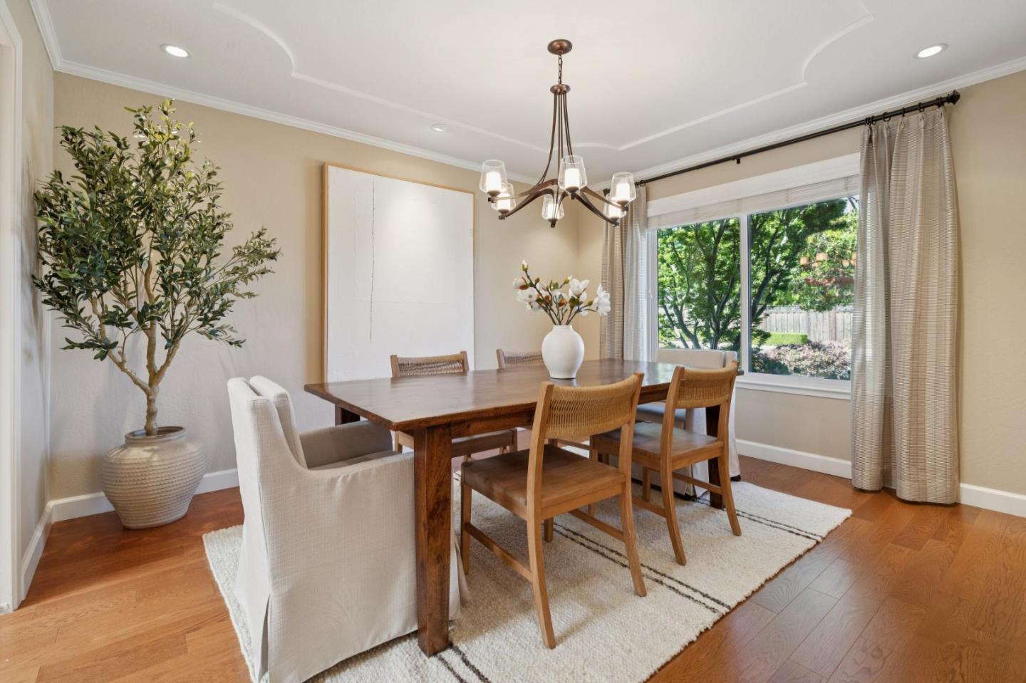 Detail Gallery Image 11 of 44 For 100 Yerba Santa Ave, Los Altos,  CA 94022 - 4 Beds | 2/1 Baths