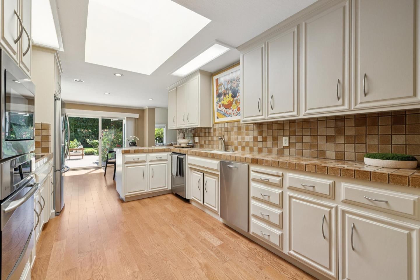 Detail Gallery Image 13 of 44 For 100 Yerba Santa Ave, Los Altos,  CA 94022 - 4 Beds | 2/1 Baths