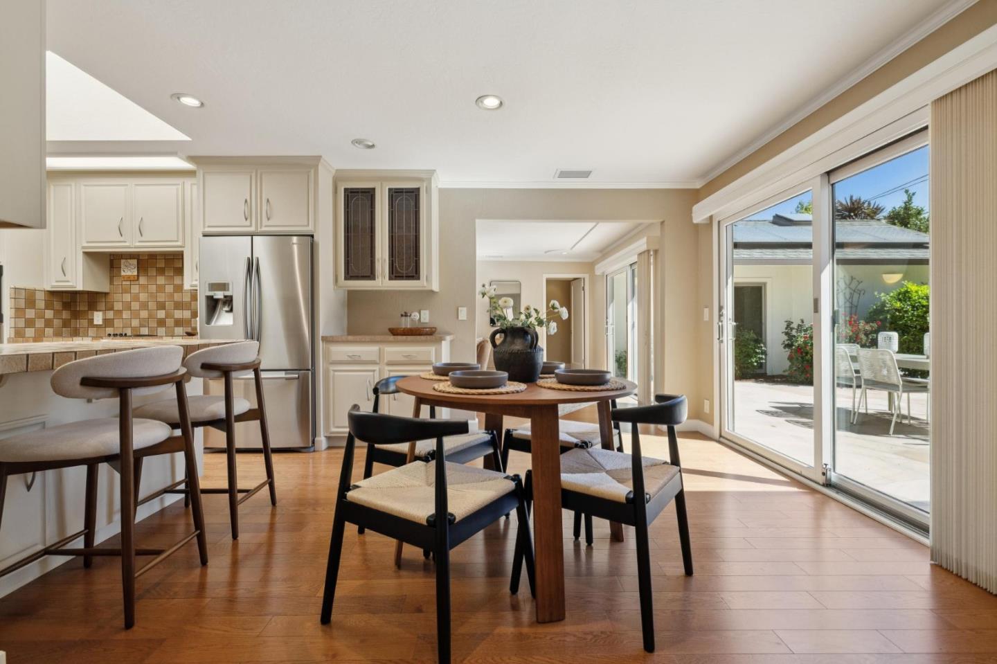 Detail Gallery Image 17 of 44 For 100 Yerba Santa Ave, Los Altos,  CA 94022 - 4 Beds | 2/1 Baths