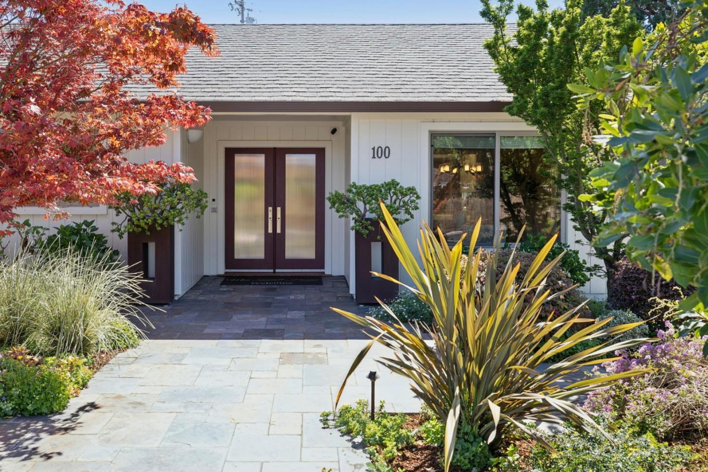 Detail Gallery Image 2 of 44 For 100 Yerba Santa Ave, Los Altos,  CA 94022 - 4 Beds | 2/1 Baths