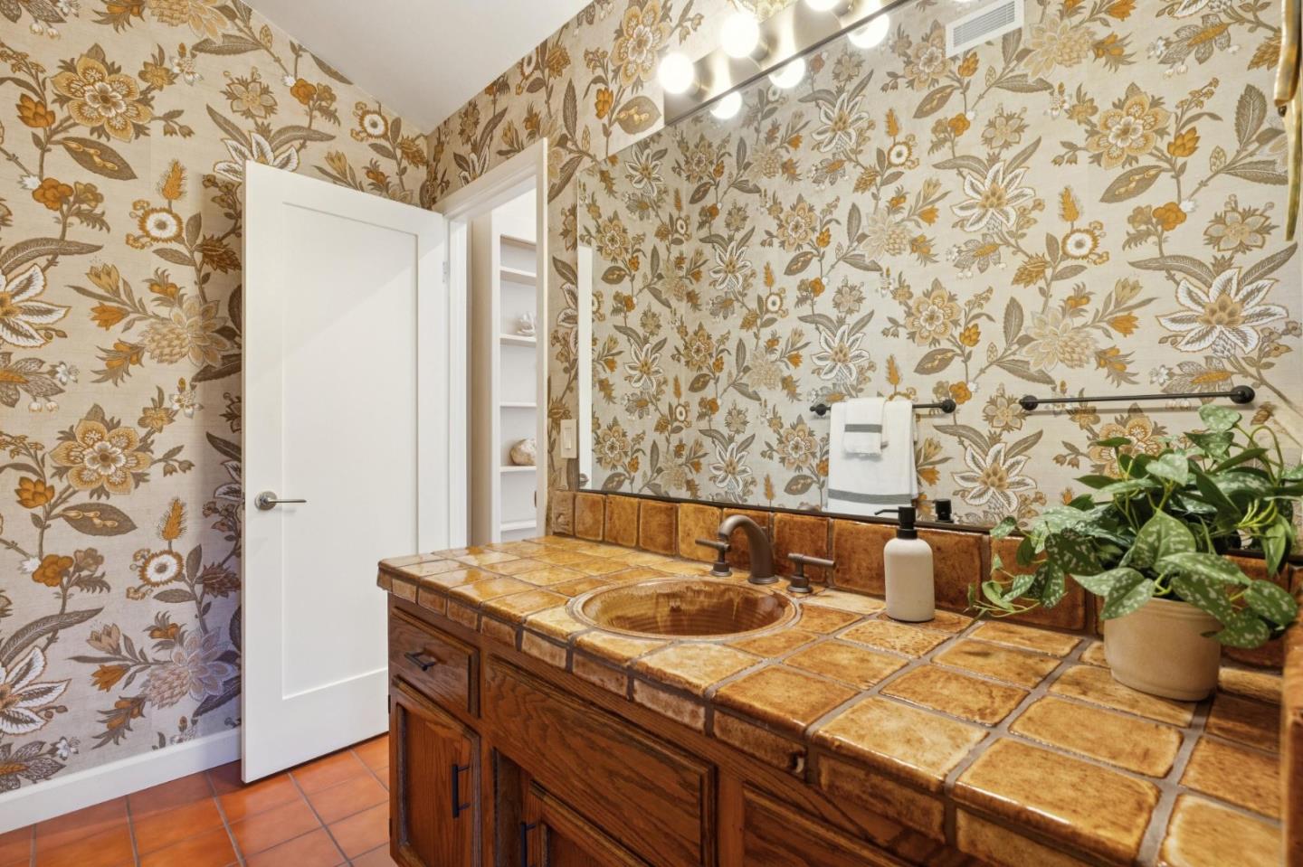 Detail Gallery Image 23 of 44 For 100 Yerba Santa Ave, Los Altos,  CA 94022 - 4 Beds | 2/1 Baths