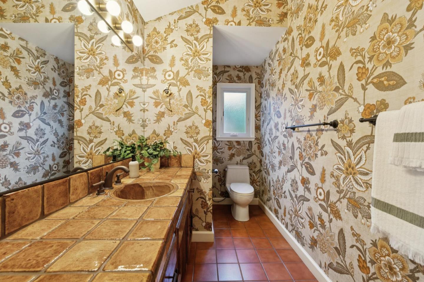 Detail Gallery Image 24 of 44 For 100 Yerba Santa Ave, Los Altos,  CA 94022 - 4 Beds | 2/1 Baths