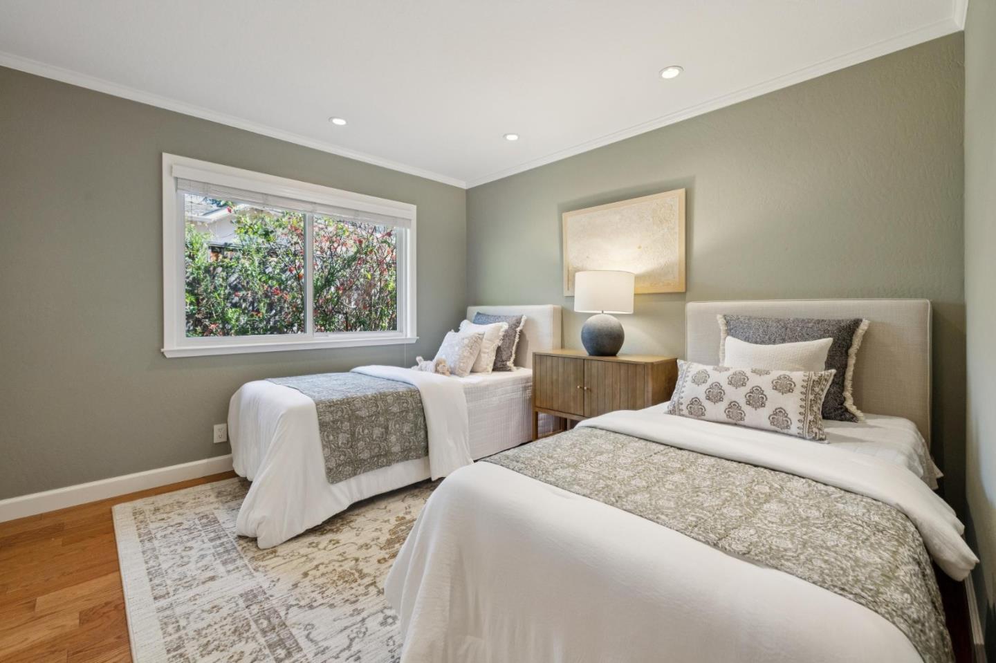 Detail Gallery Image 30 of 44 For 100 Yerba Santa Ave, Los Altos,  CA 94022 - 4 Beds | 2/1 Baths