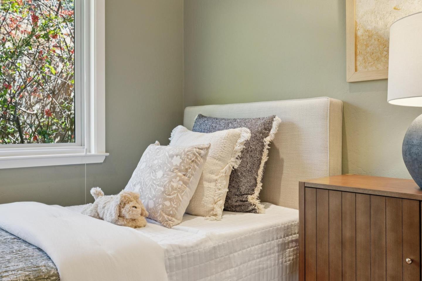 Detail Gallery Image 31 of 44 For 100 Yerba Santa Ave, Los Altos,  CA 94022 - 4 Beds | 2/1 Baths