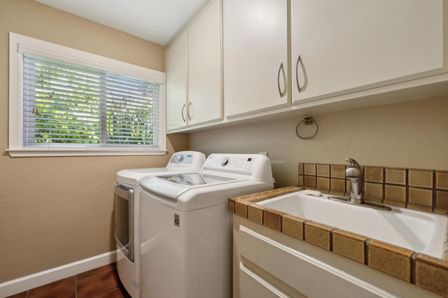 Detail Gallery Image 32 of 44 For 100 Yerba Santa Ave, Los Altos,  CA 94022 - 4 Beds | 2/1 Baths