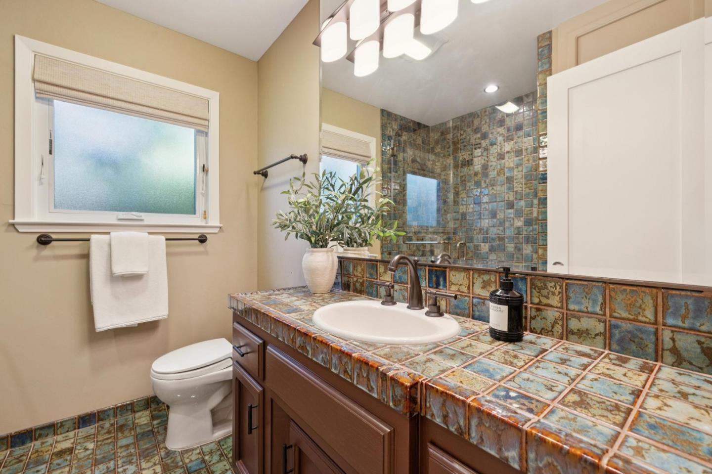 Detail Gallery Image 34 of 44 For 100 Yerba Santa Ave, Los Altos,  CA 94022 - 4 Beds | 2/1 Baths