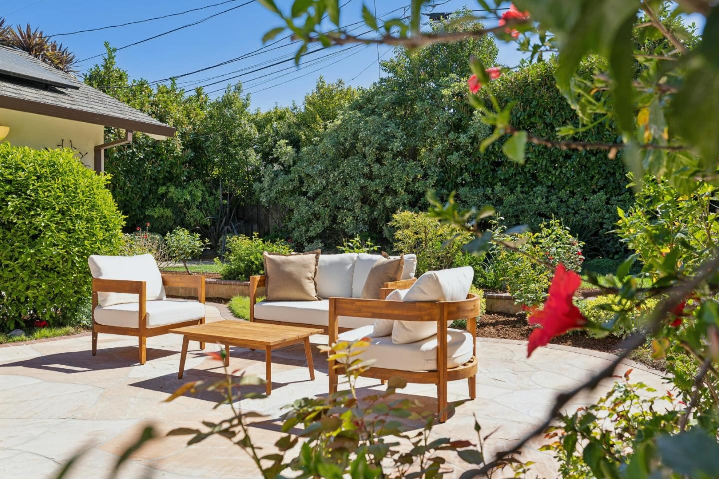 Detail Gallery Image 38 of 44 For 100 Yerba Santa Ave, Los Altos,  CA 94022 - 4 Beds | 2/1 Baths