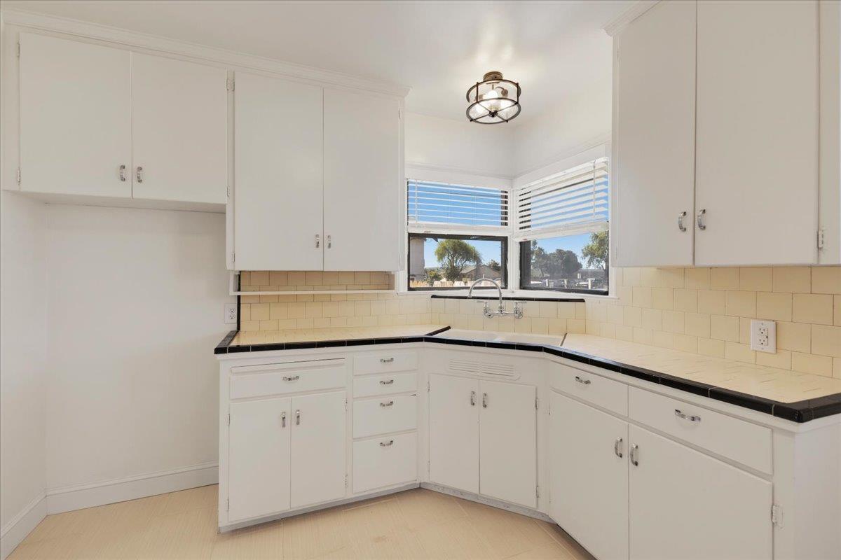 Detail Gallery Image 11 of 28 For 282 Noice Dr, Salinas,  CA 93906 - 2 Beds | 1 Baths