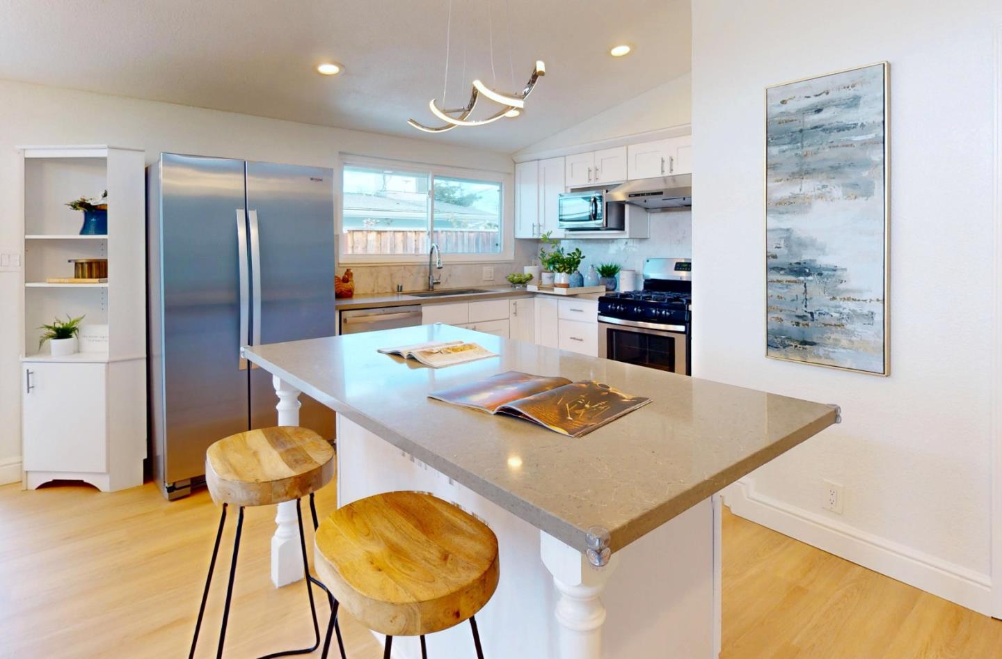 Detail Gallery Image 3 of 24 For 696 Lakehaven Dr, Sunnyvale,  CA 94089 - 5 Beds | 3 Baths