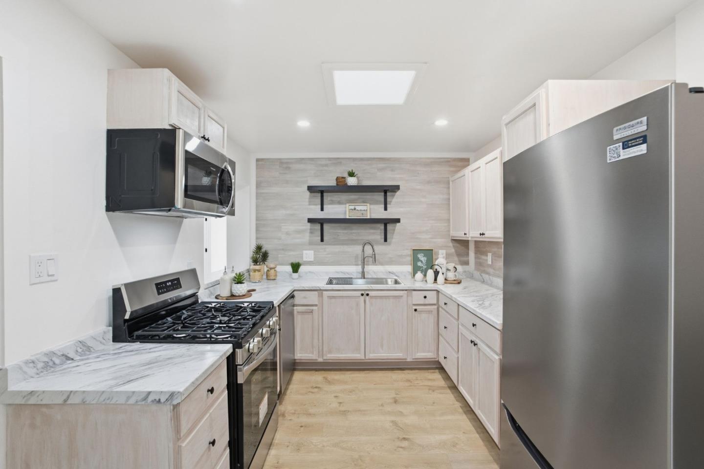 Detail Gallery Image 25 of 77 For 227 Wicklow Dr, South San Francisco,  CA 94080 - 3 Beds | 2 Baths