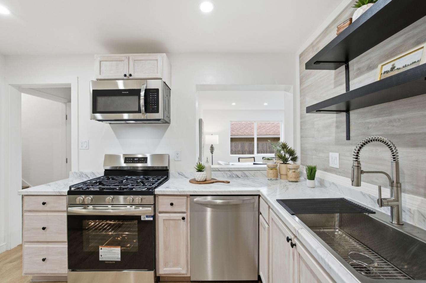 Detail Gallery Image 31 of 77 For 227 Wicklow Dr, South San Francisco,  CA 94080 - 3 Beds | 2 Baths