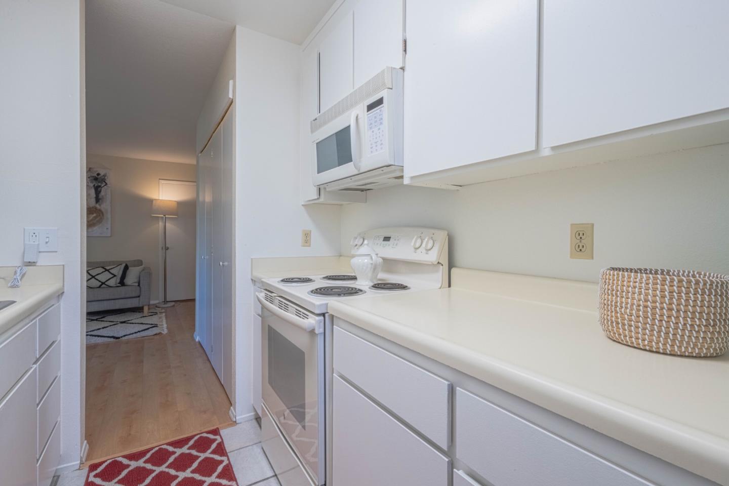 Detail Gallery Image 17 of 33 For 515 Ramona Court #1,  Monterey,  CA 93940 - 2 Beds | 1/1 Baths