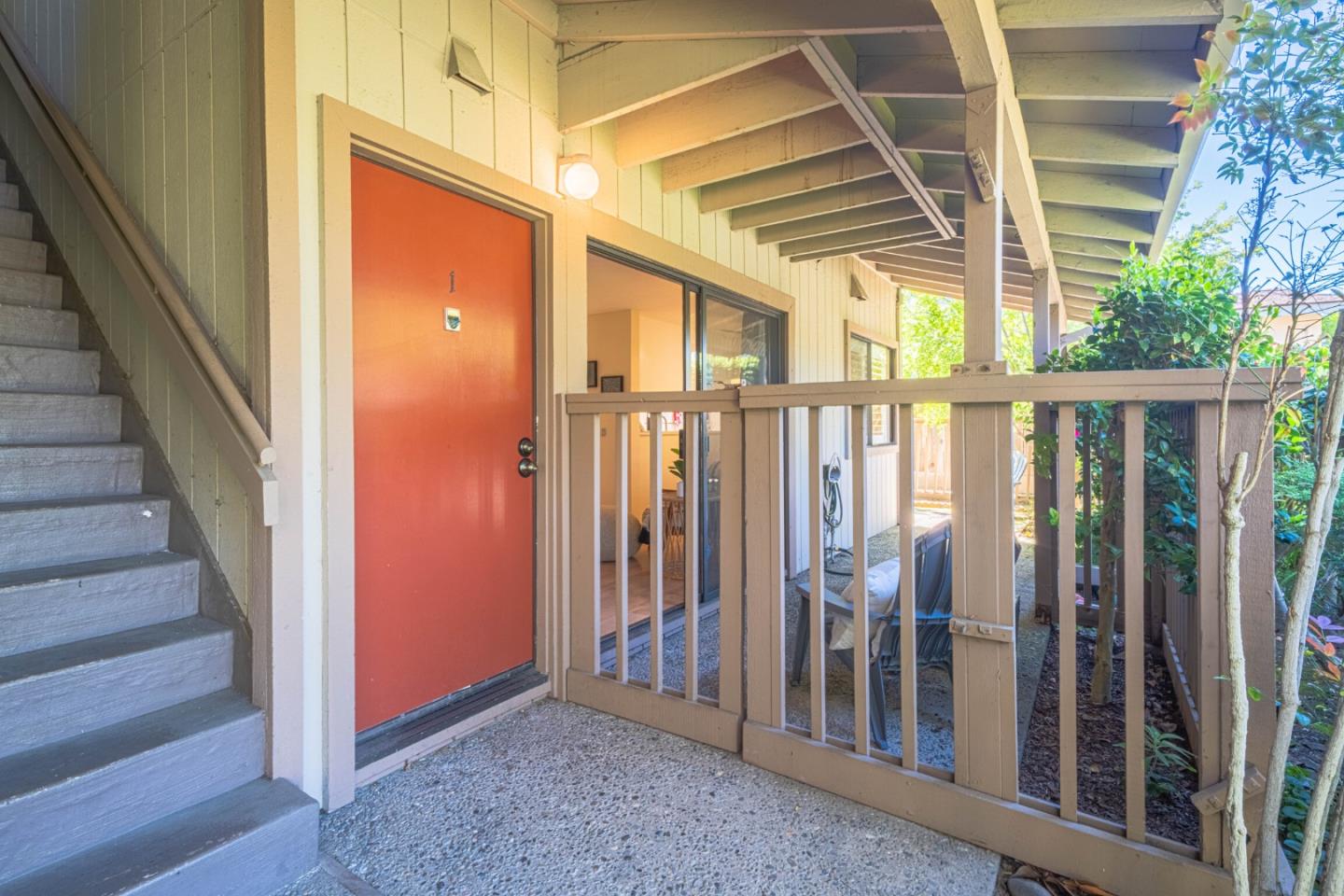 Detail Gallery Image 2 of 33 For 515 Ramona Court #1,  Monterey,  CA 93940 - 2 Beds | 1/1 Baths