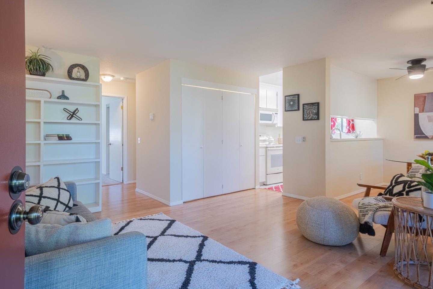 Detail Gallery Image 4 of 33 For 515 Ramona Court #1,  Monterey,  CA 93940 - 2 Beds | 1/1 Baths