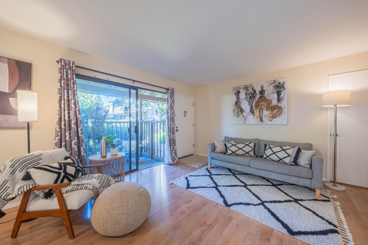 Detail Gallery Image 6 of 33 For 515 Ramona Court #1,  Monterey,  CA 93940 - 2 Beds | 1/1 Baths