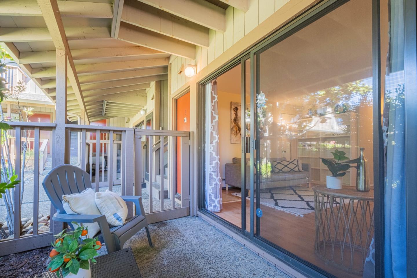 Detail Gallery Image 8 of 33 For 515 Ramona Court #1,  Monterey,  CA 93940 - 2 Beds | 1/1 Baths