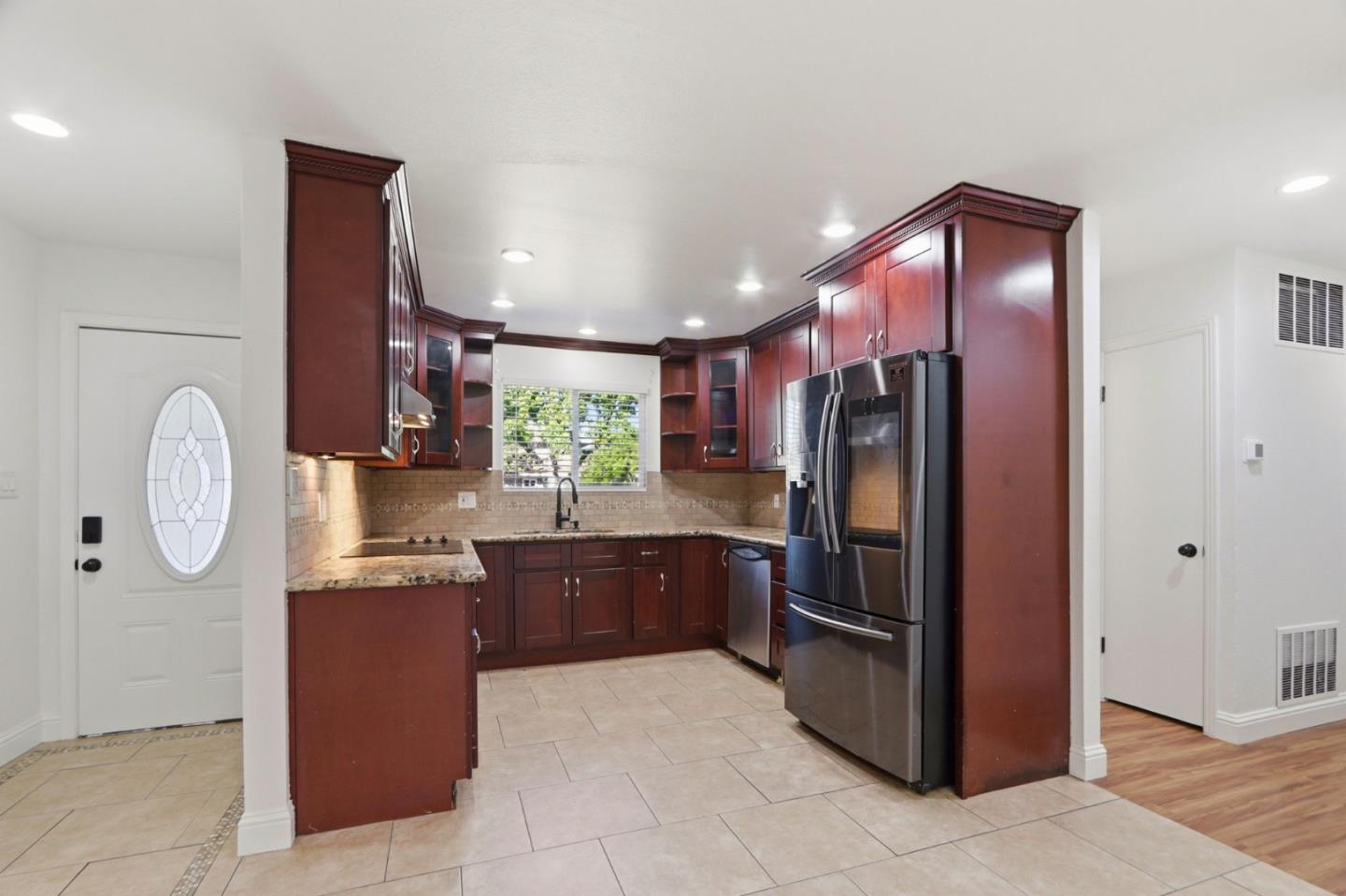 Detail Gallery Image 10 of 42 For 3730 Starview Dr, San Jose,  CA 95124 - 3 Beds | 2 Baths