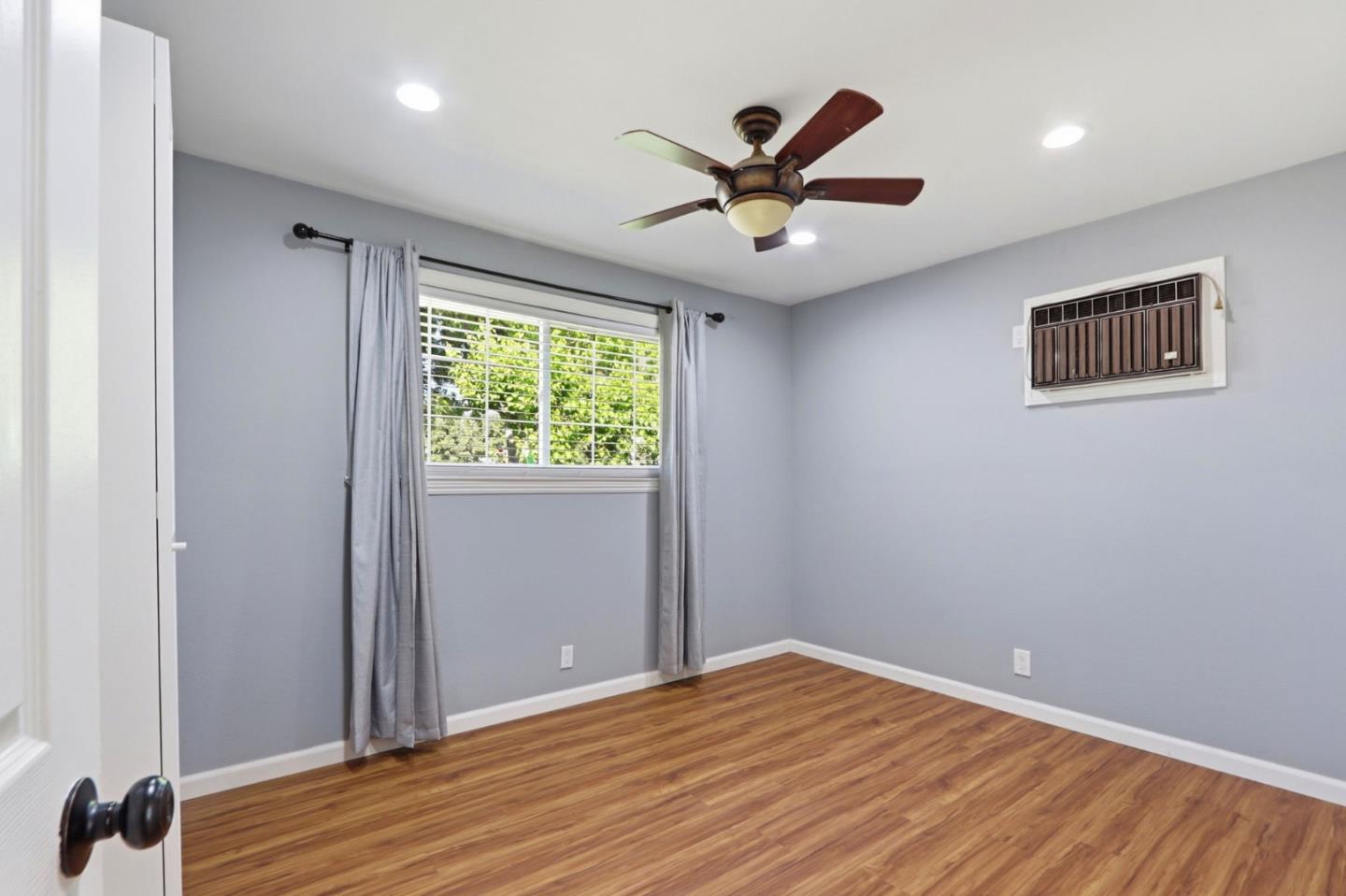 Detail Gallery Image 20 of 42 For 3730 Starview Dr, San Jose,  CA 95124 - 3 Beds | 2 Baths