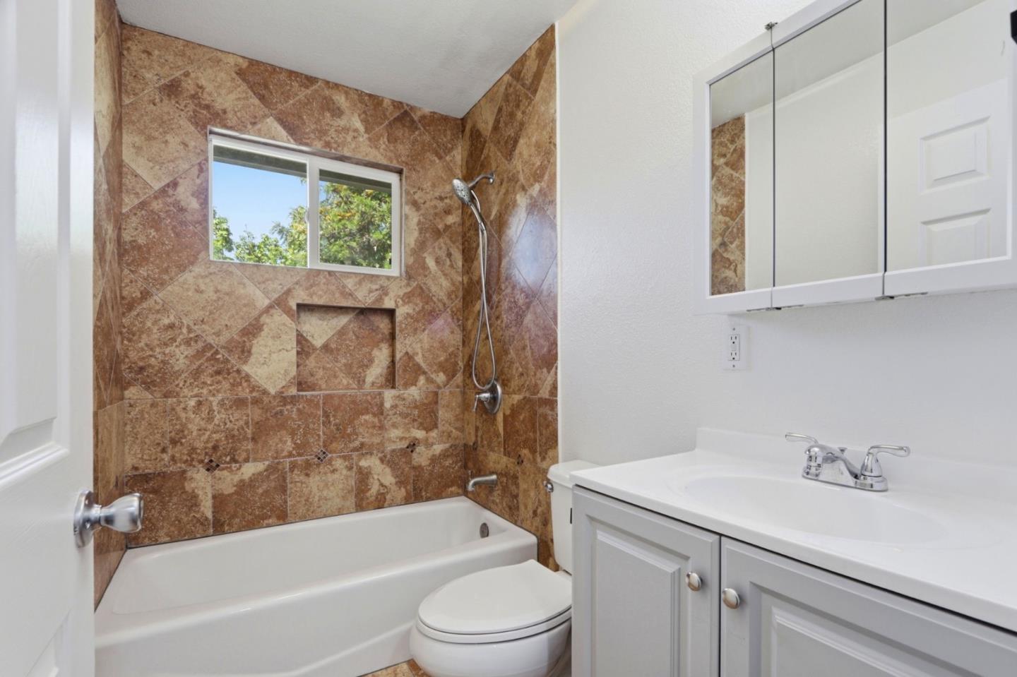 Detail Gallery Image 26 of 42 For 3730 Starview Dr, San Jose,  CA 95124 - 3 Beds | 2 Baths