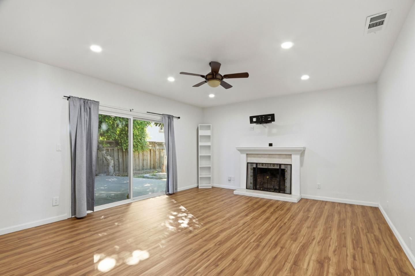 Detail Gallery Image 7 of 42 For 3730 Starview Dr, San Jose,  CA 95124 - 3 Beds | 2 Baths