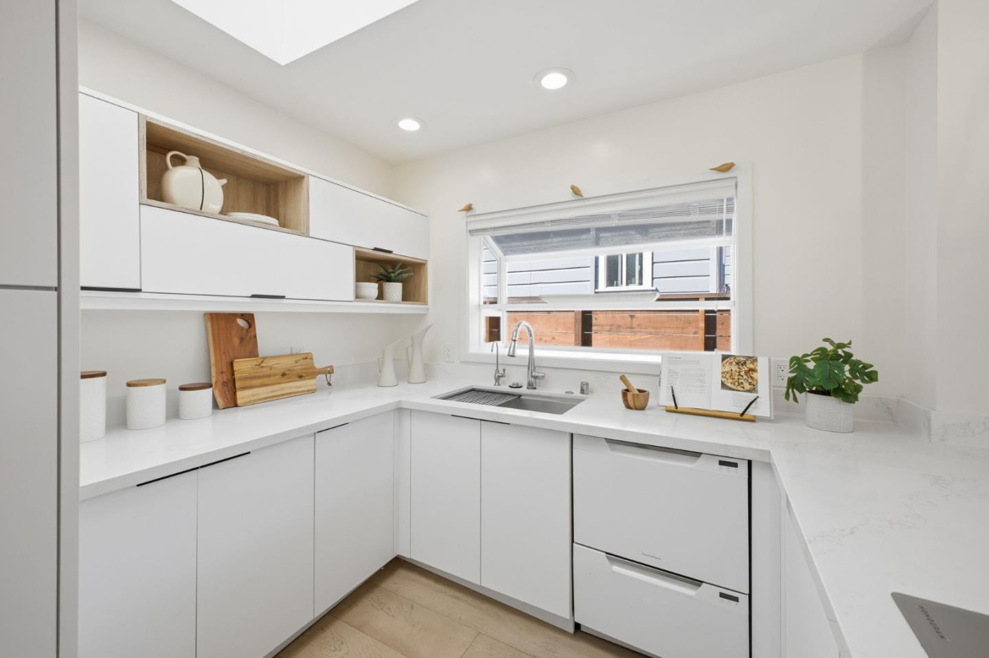 Detail Gallery Image 10 of 71 For 1027 Garland Ave, San Jose,  CA 95126 - 4 Beds | 3 Baths