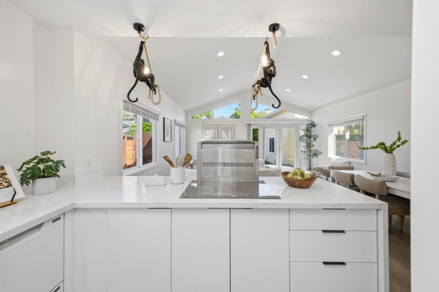 Detail Gallery Image 13 of 71 For 1027 Garland Ave, San Jose,  CA 95126 - 4 Beds | 3 Baths