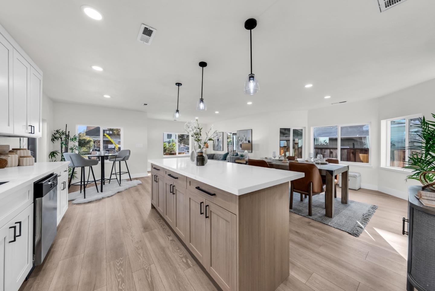 Detail Gallery Image 17 of 58 For 1539 San Fernando, San Jose,  CA 95116 - 3 Beds | 3 Baths