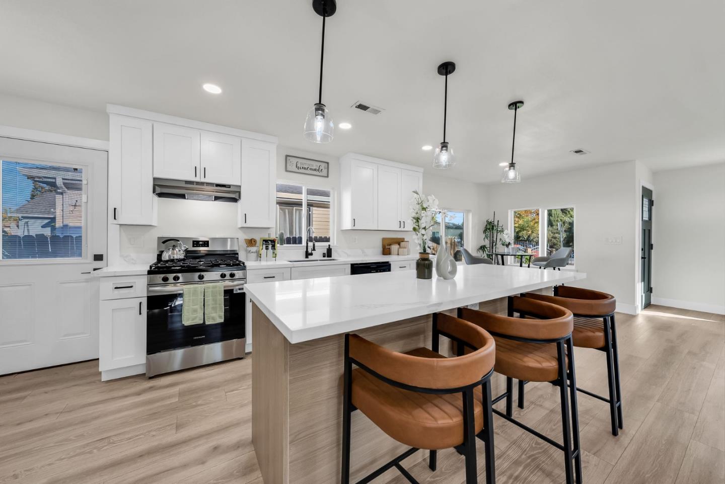 Detail Gallery Image 19 of 58 For 1539 San Fernando, San Jose,  CA 95116 - 3 Beds | 3 Baths