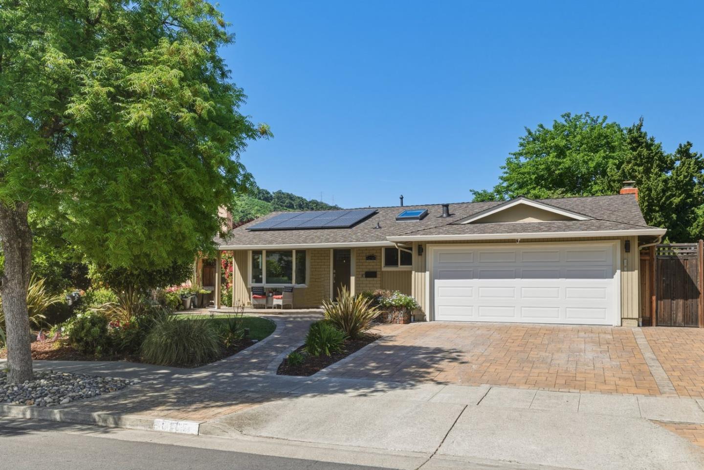 Detail Gallery Image 3 of 47 For 6235 Tillamook, San Jose,  CA 95123 - 3 Beds | 2 Baths