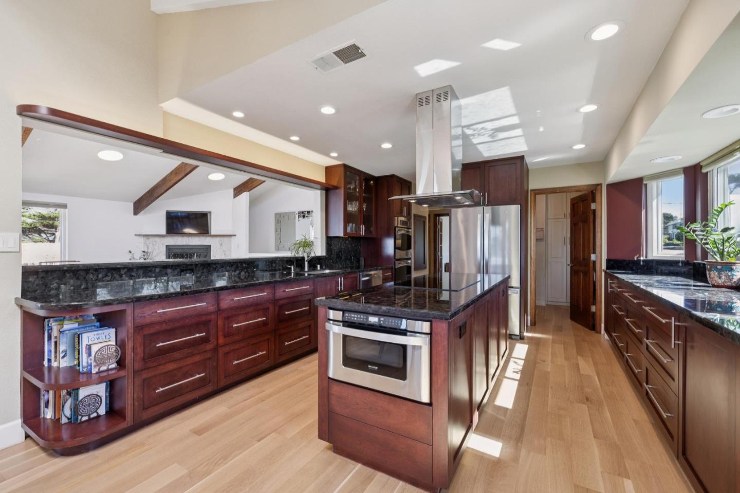 Detail Gallery Image 11 of 50 For 1198 Main St, Montara,  CA 94037 - 4 Beds | 3/1 Baths