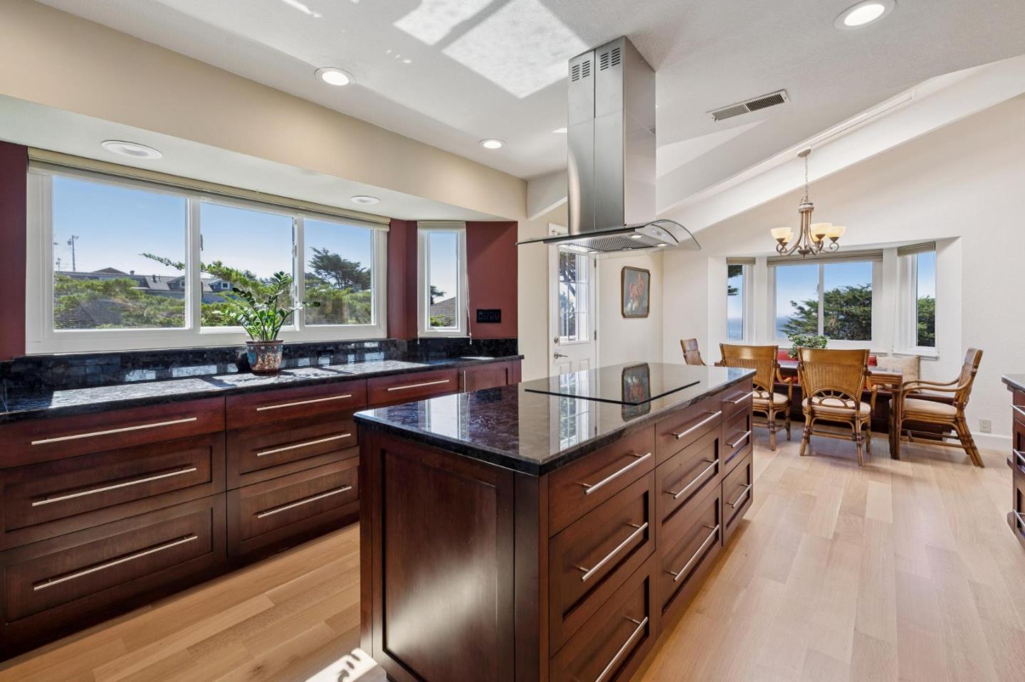 Detail Gallery Image 12 of 50 For 1198 Main St, Montara,  CA 94037 - 4 Beds | 3/1 Baths