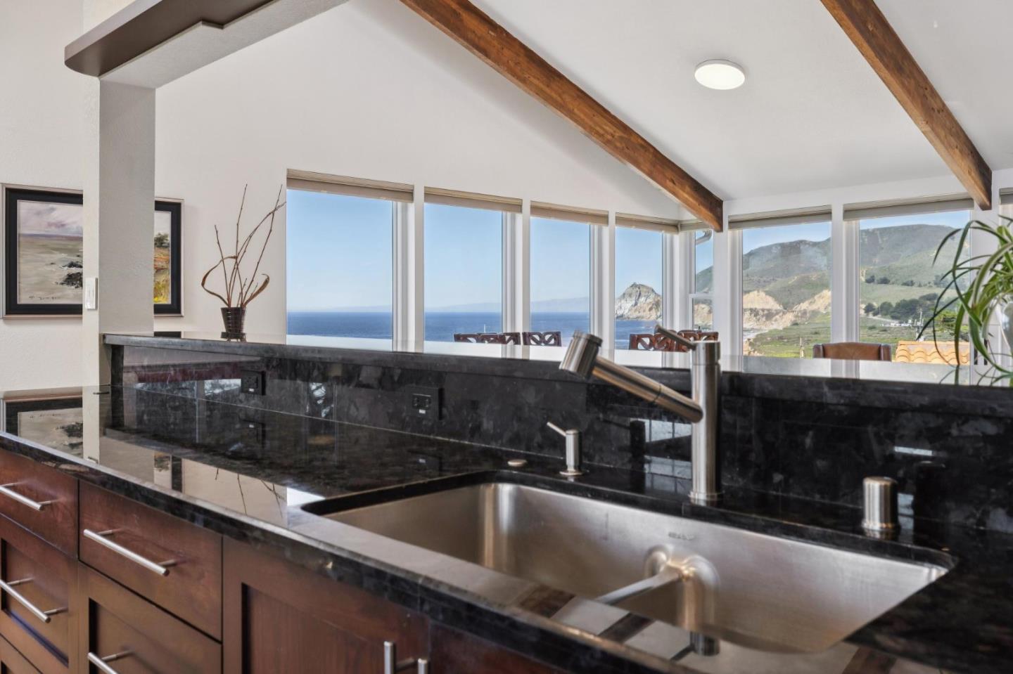 Detail Gallery Image 14 of 50 For 1198 Main St, Montara,  CA 94037 - 4 Beds | 3/1 Baths
