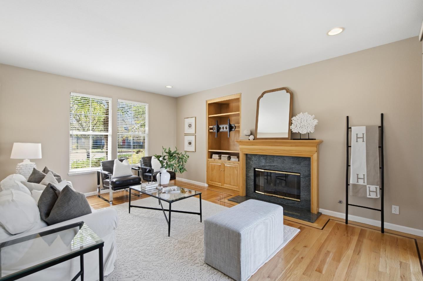 Detail Gallery Image 12 of 45 For 703 Lacewing Ln, Redwood City,  CA 94065 - 4 Beds | 2/1 Baths