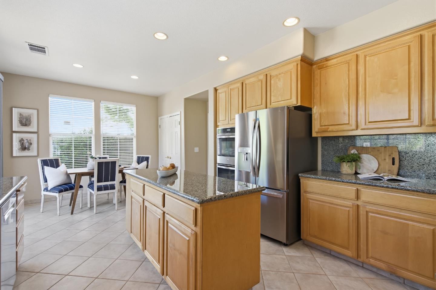 Detail Gallery Image 14 of 45 For 703 Lacewing Ln, Redwood City,  CA 94065 - 4 Beds | 2/1 Baths