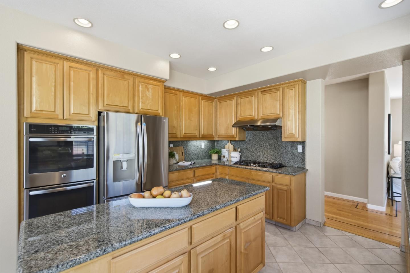 Detail Gallery Image 16 of 45 For 703 Lacewing Ln, Redwood City,  CA 94065 - 4 Beds | 2/1 Baths